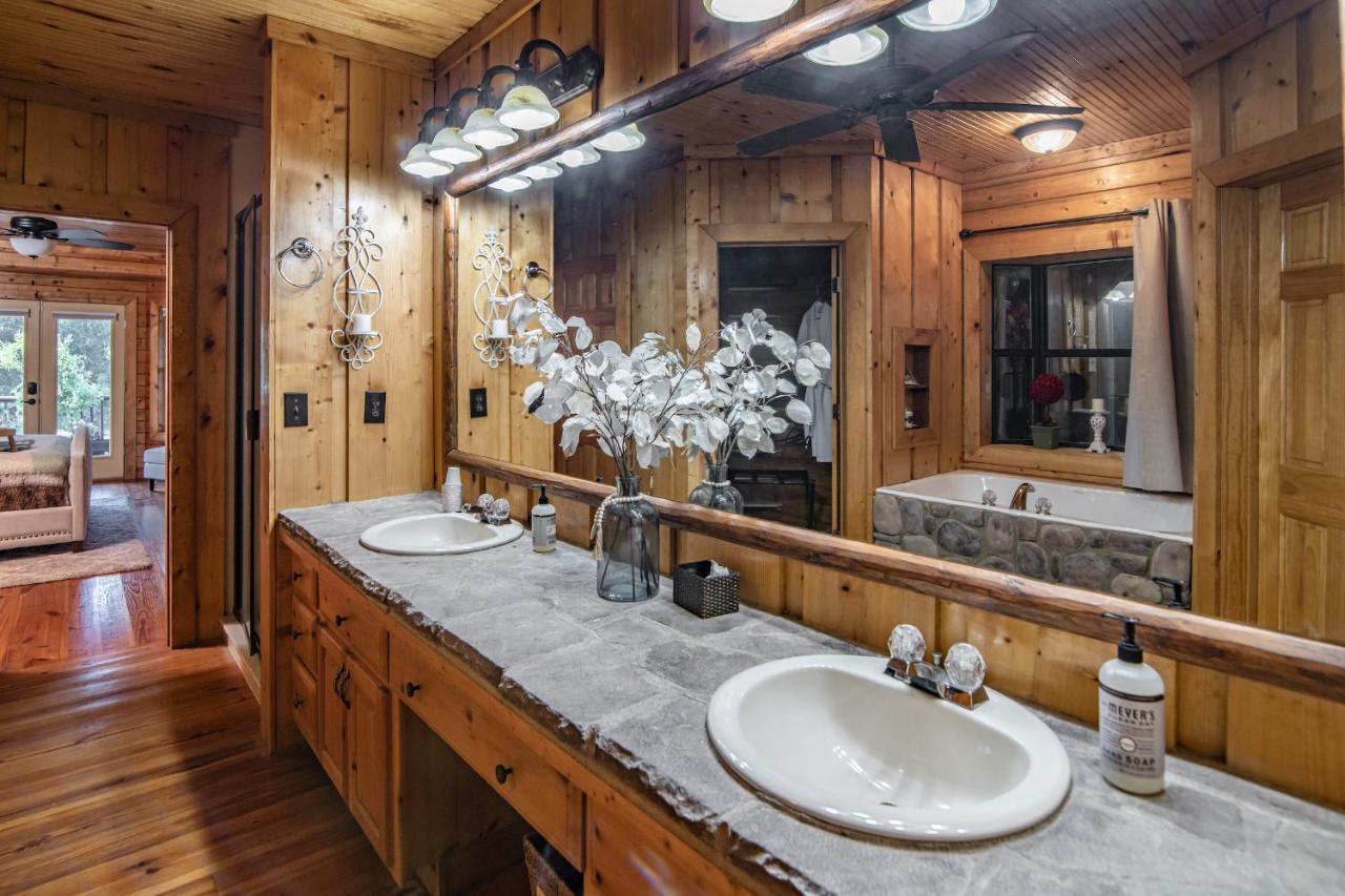 River Wellness Lodge Kingston Bagian luar foto