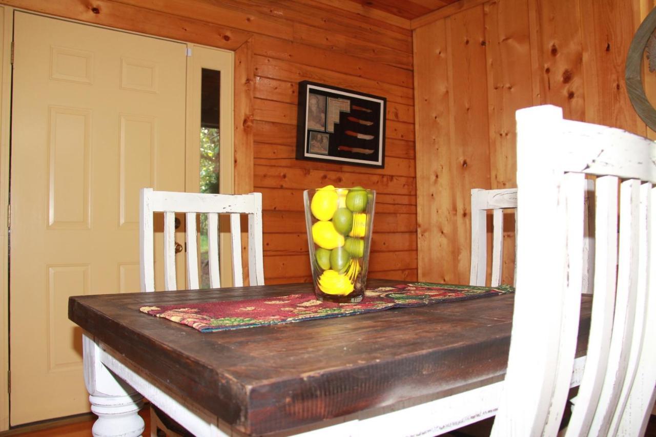 River Wellness Lodge Kingston Bagian luar foto