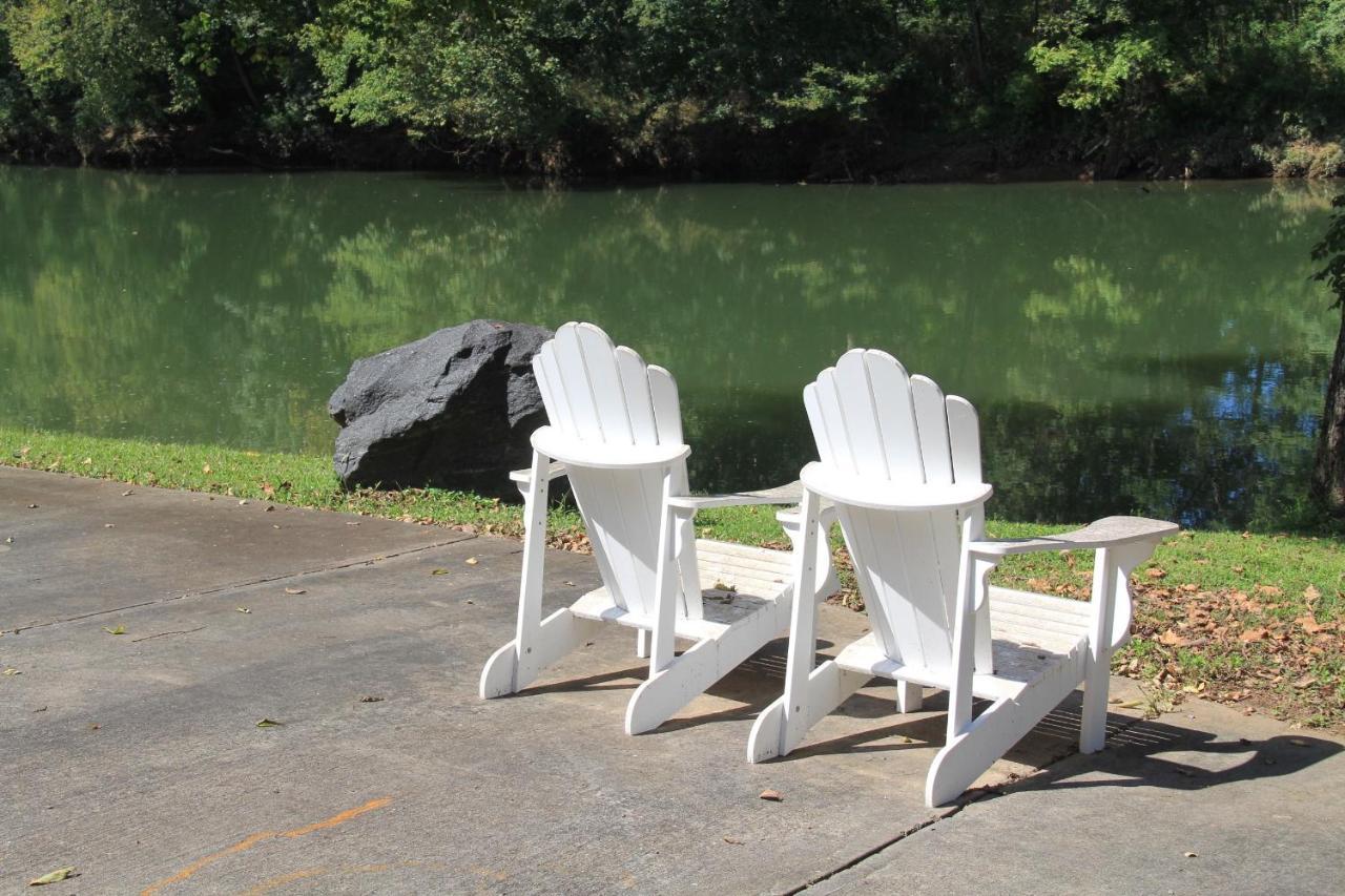 River Wellness Lodge Kingston Bagian luar foto
