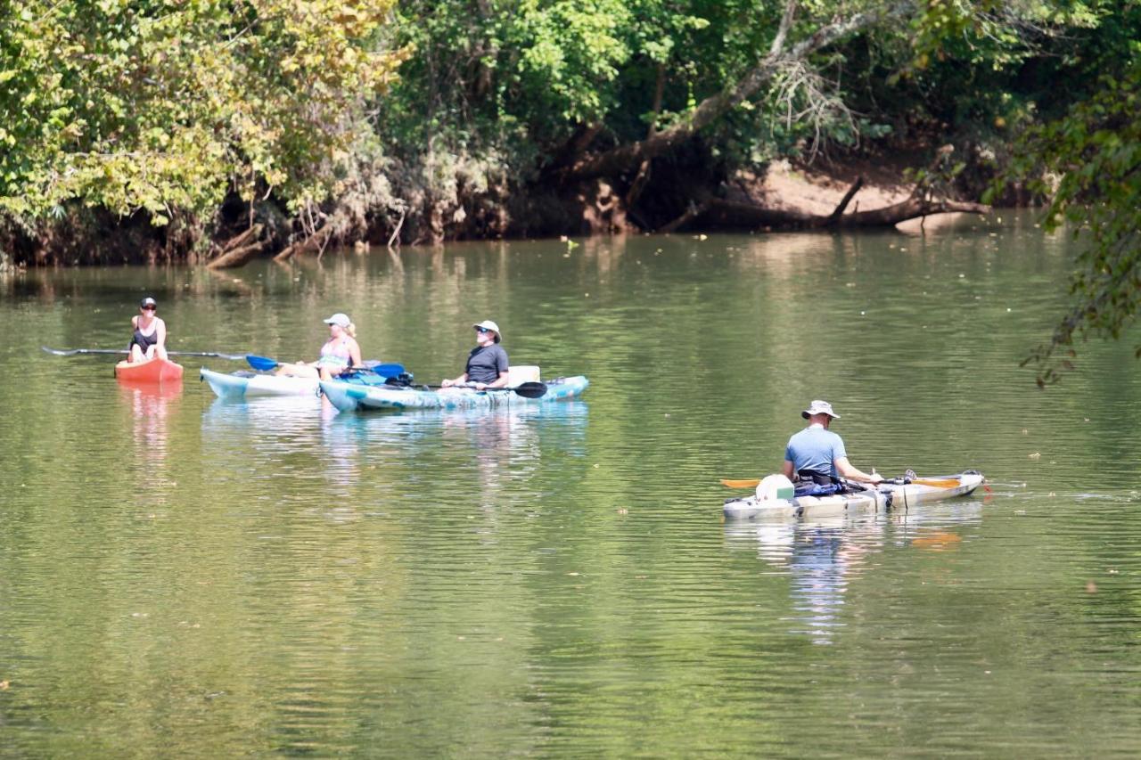 River Wellness Lodge Kingston Bagian luar foto