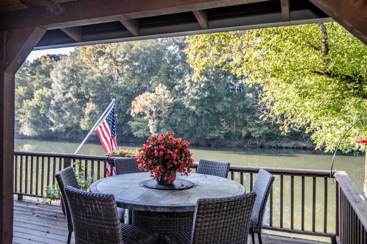 River Wellness Lodge Kingston Bagian luar foto